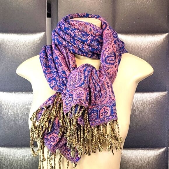Scarf    - Picture 1 of 5